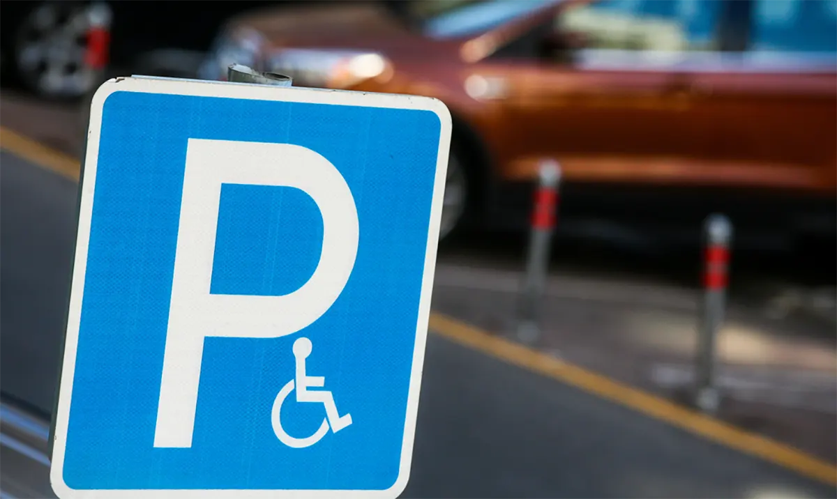 Госдума рассмотрит законопроект о запрете эвакуировать авто со знаком «Инвалид»